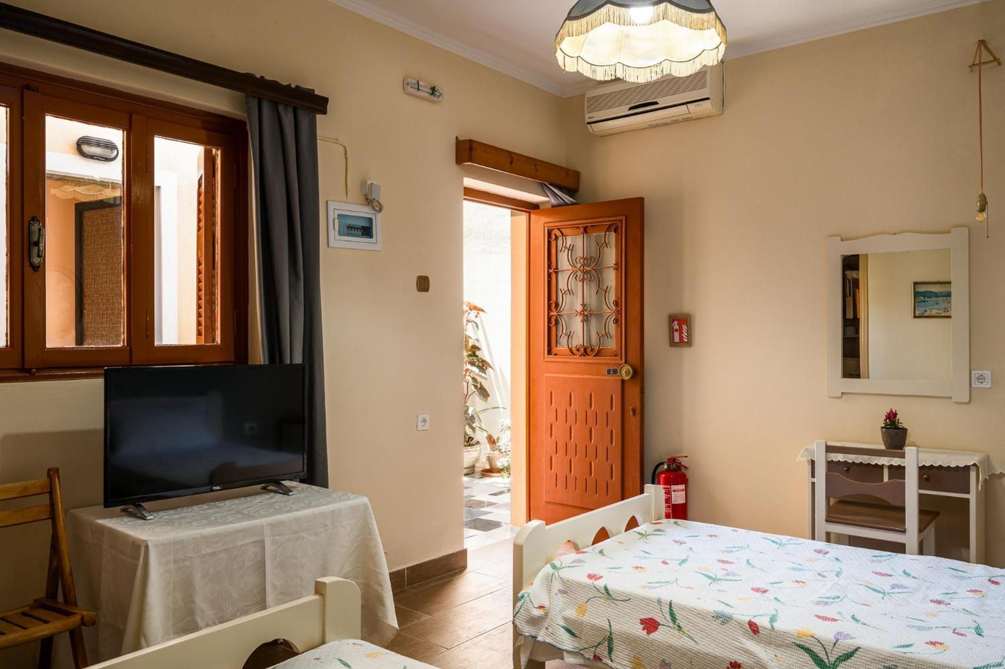 Agaloula Centrally Located Apartments, Lakka Εξωτερικό φωτογραφία